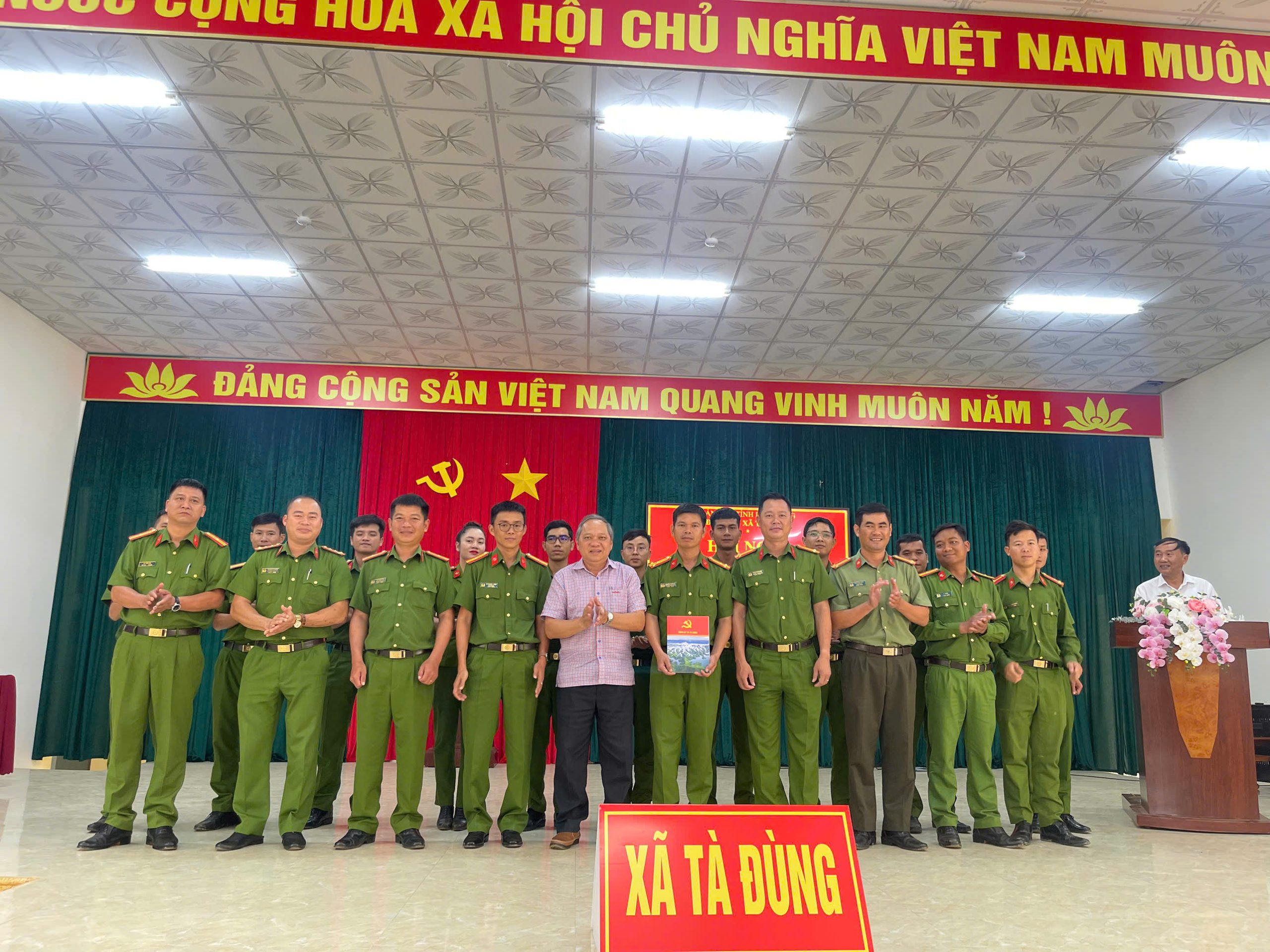 Hội nghị công bố Quyết định thành lập các Chi bộ trực thuộc Đảng uỷ xã Tà Đùng